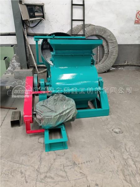 尿素粉碎機(jī)適用什么原料？有什么優(yōu)點(diǎn)？